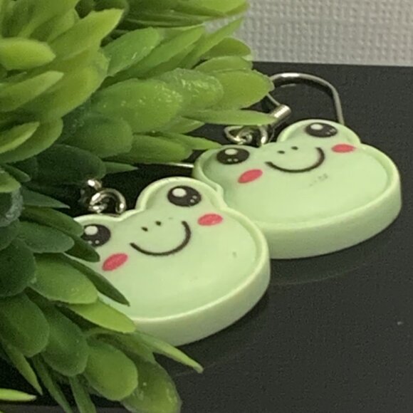 Frog Earring, Amphibian Earring, Frog Jewelry, Silly Animal Earring, Gift Idea - Picture 2 of 8